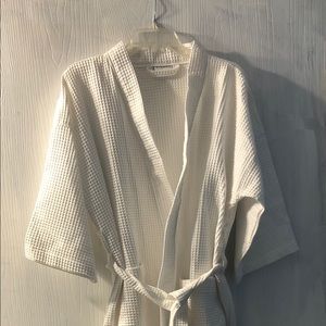 One Sierra Robe Spa Robe one size white bath robe